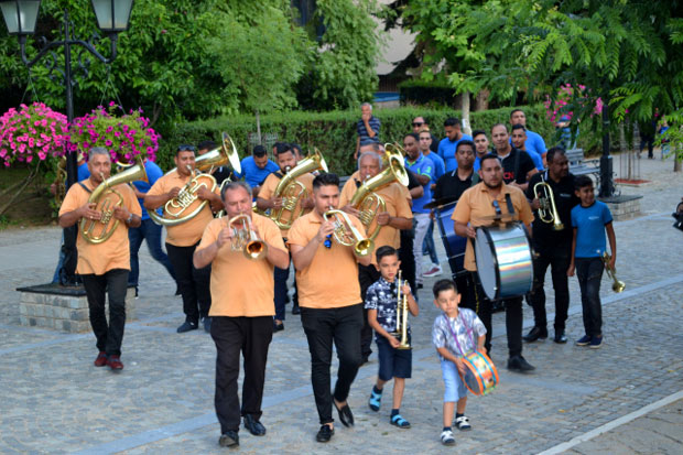 Трубе грмеле легенди у част